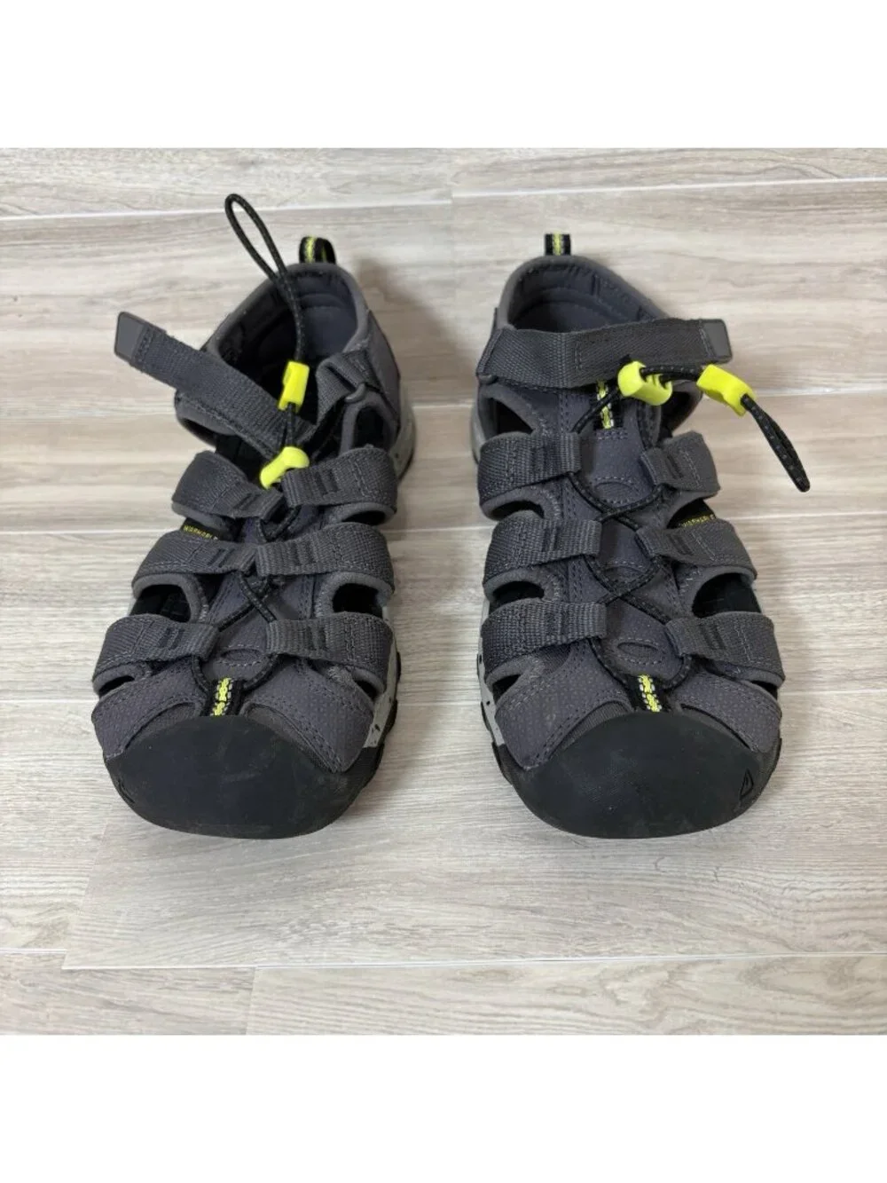 Keen Sandals Youth Size 5 Gray Adjustable Toggle Waterproof Hiking Sport